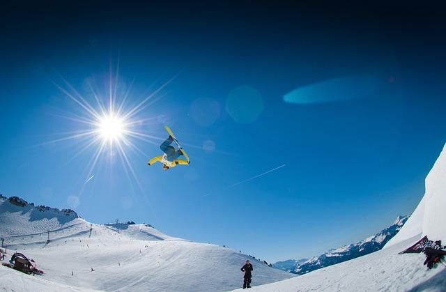 Nezbytné materiály a nástroje k balení snowboardu